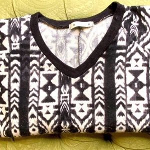 Hug Oversize V-Neck Sweater | Geometric Pattern | Size S-XL